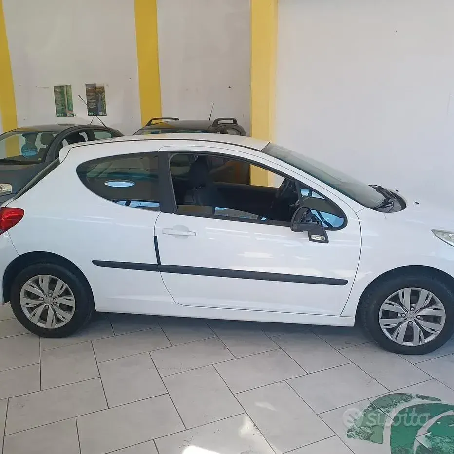 Usata Peugeot 207 68 CV (50 kW) 2011 Bianco Berlina