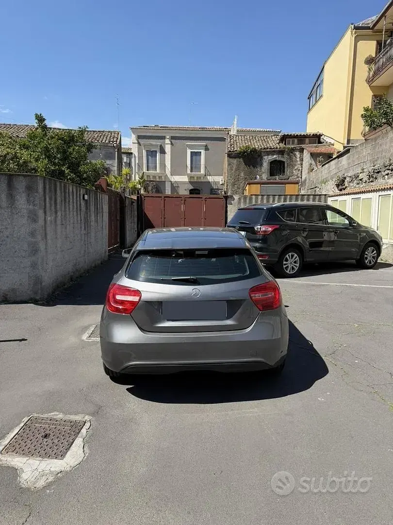 Usata Mercedes 180 109 CV (80 kW) 2015 Grigio Berlina