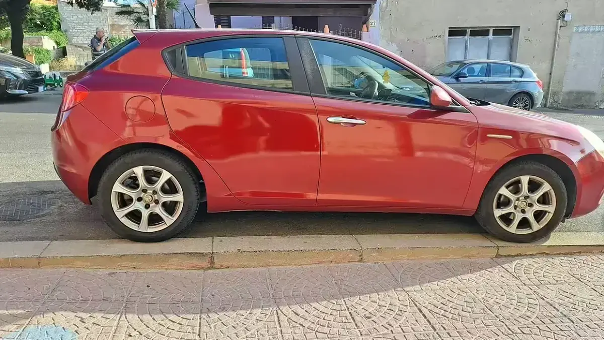 Usata Alfa Romeo Giulietta Progression 105 CV (77 kW) 2012 Rosso Utilitaria