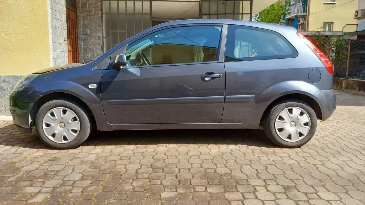 Usata Ford Fiesta Ghia 68 CV (50 kW) 2007 Utilitaria