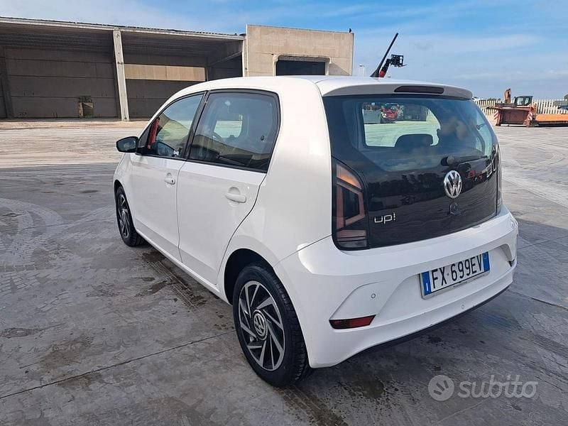 Usata VW up! Move 60 CV (44 kW) 2019 Bianco Utilitaria