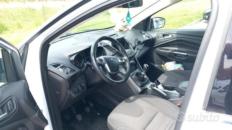 Usata Ford Kuga 120 CV (88 kW) 2016 Bianco SUV