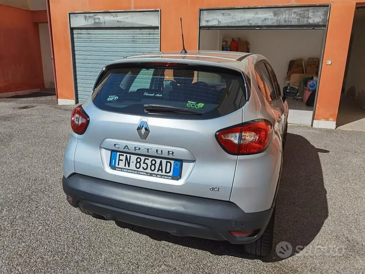 Usado Renault Captur 90 CV (66 kW) 2018 Gris SUV
