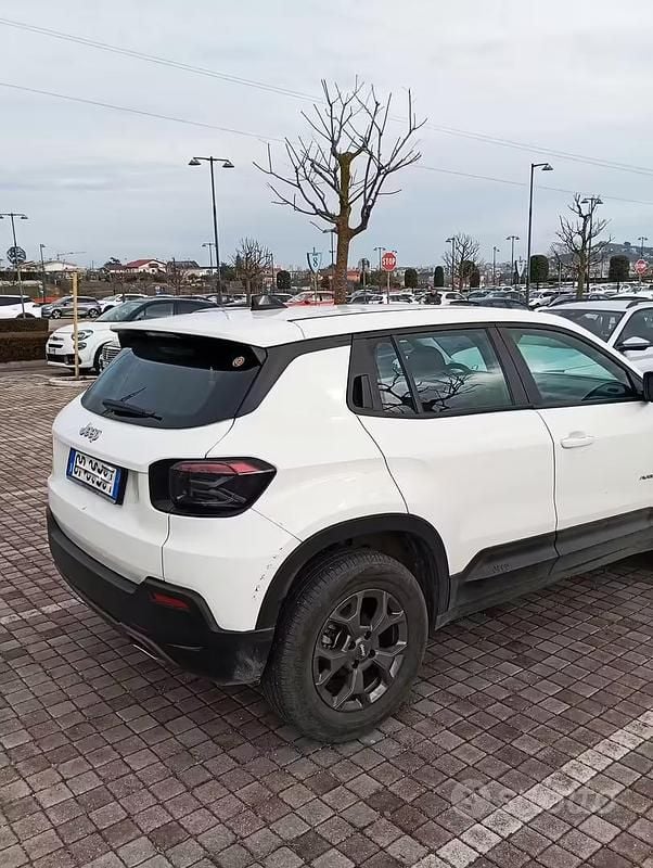 Usata Jeep Avenger 100 CV (73 kW) 2023 Bianco SUV