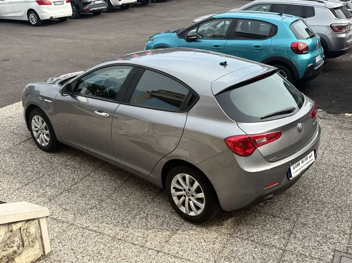 Usata Alfa Romeo Giulietta 120 CV (88 kW) 2019 Grigio Utilitaria
