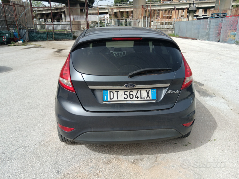 Usato 2009 Ford Fiesta 1.2 Benzin 75 CV (3.900 €)