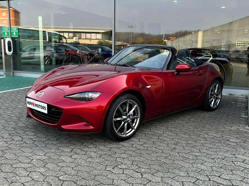 Usata Mazda MX5 Exclusive-Line 184 CV (135 kW) 2024 Rosso Cabrio