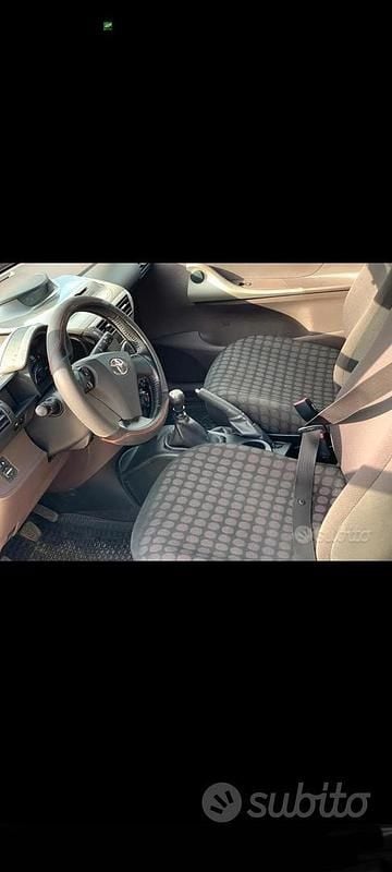 Usata Toyota iQ 2009 Marrone Utilitaria