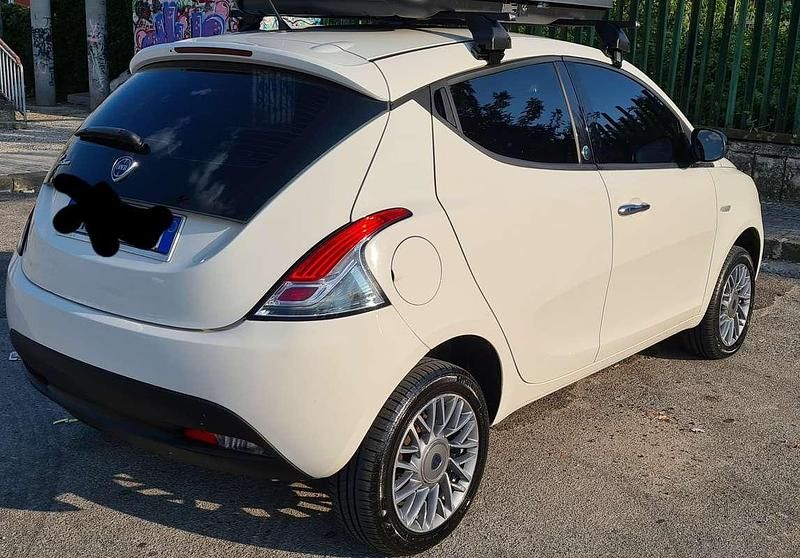 Usata Lancia Ypsilon S 86 CV (63 kW) 2013 Bianco Utilitaria