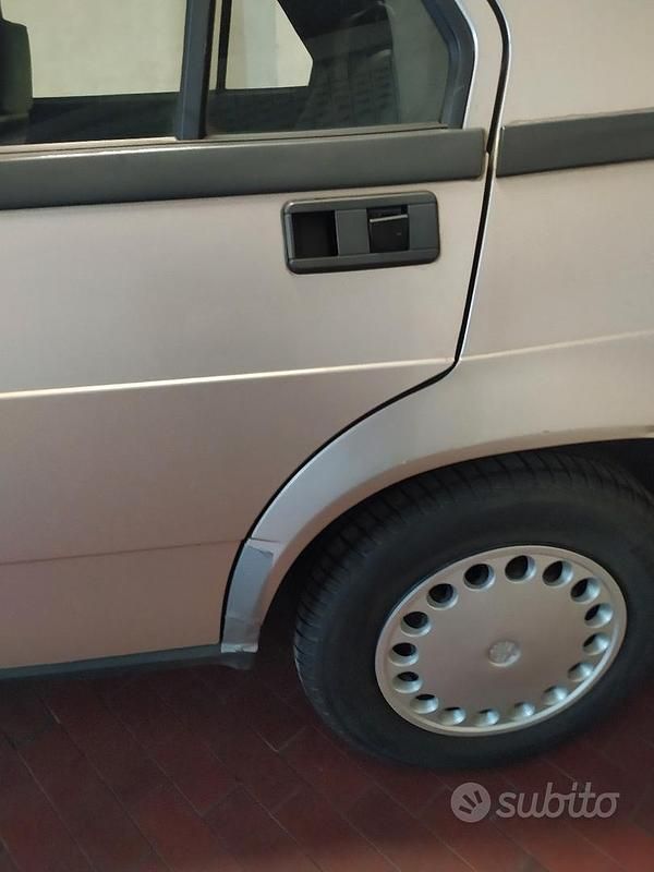 Usata Alfa Romeo 75 110 CV (80 kW) 1989 Argento Berlina