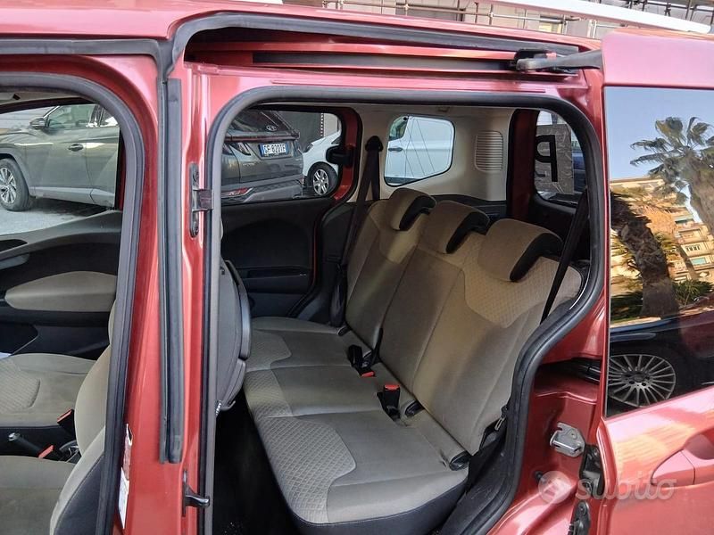 Usata Ford Tourneo Courier 2015 Rosso Monovolume