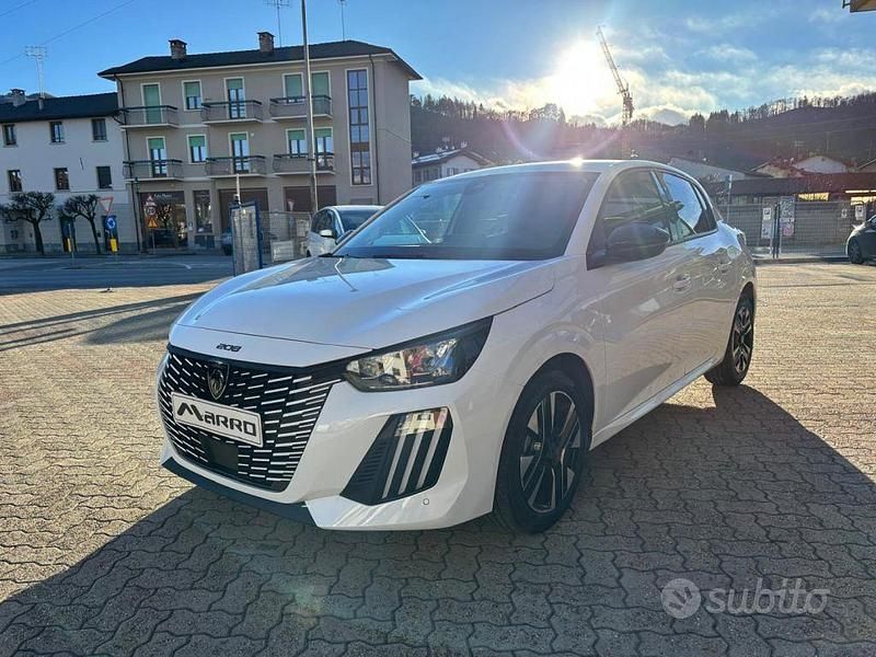 Usata Peugeot 208 Allure 101 CV (74 kW) 2024 Bianco Utilitaria