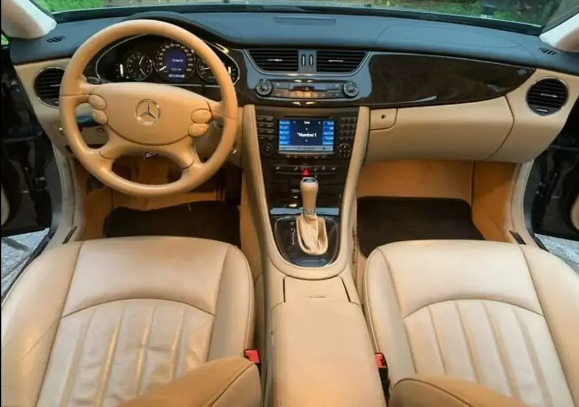 Usata Mercedes CLS350 272 CV (200 kW) 2006 Berlina