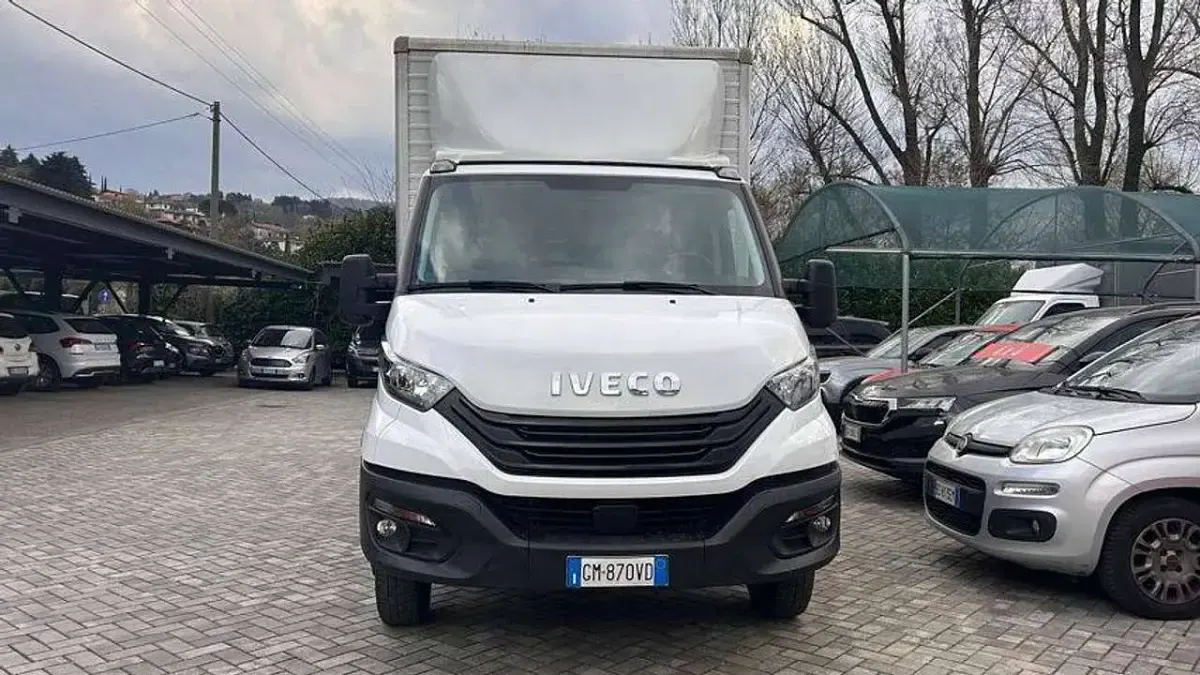Usata Iveco Daily 136 CV (100 kW) 2023 Bianco Furgone