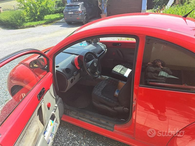 Usata VW New Beetle 90 CV (66 kW) 1999 Rosso Utilitaria