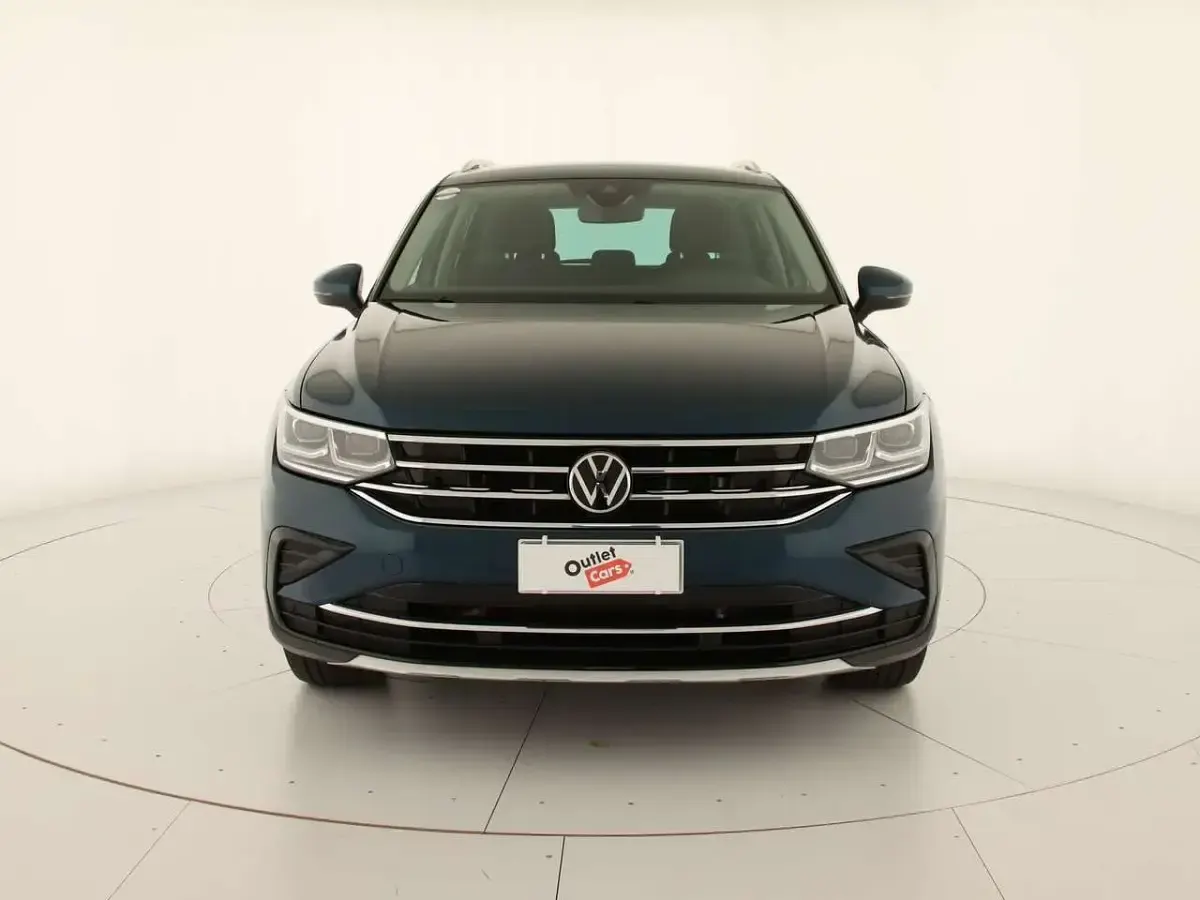 Usata VW Tiguan Elegance 150 CV (110 kW) 2023 Nightshade blue metallizzato SUV