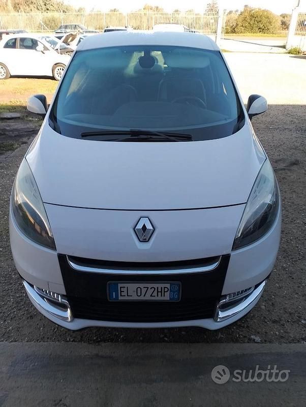 Bianco Usata 2012 Renault Scénic III | 6900 € (Cara) - Immagine 1/4