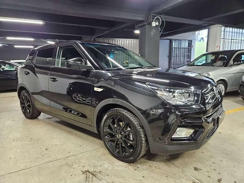 Usata Ssangyong (KGM) Tivoli 128 CV (94 kW) 2019 Marrone SUV