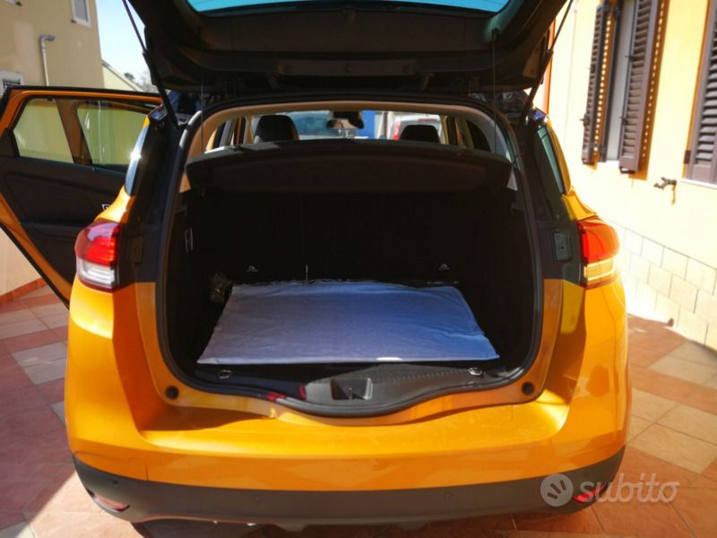 Usata Renault Scénic IV 110 CV (80 kW) 2017 Giallo Monovolume