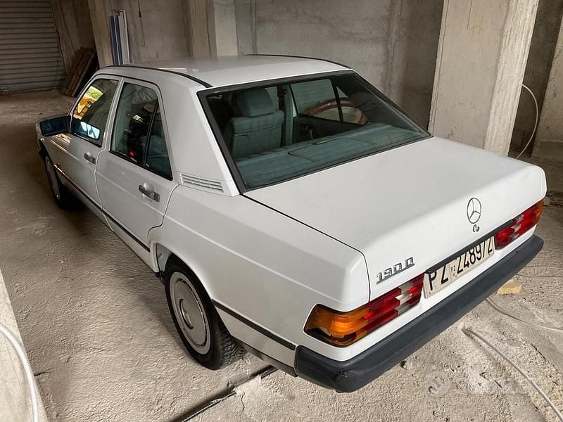 Usata Mercedes 190 72 CV (52 kW) 1984 Bianco Berlina