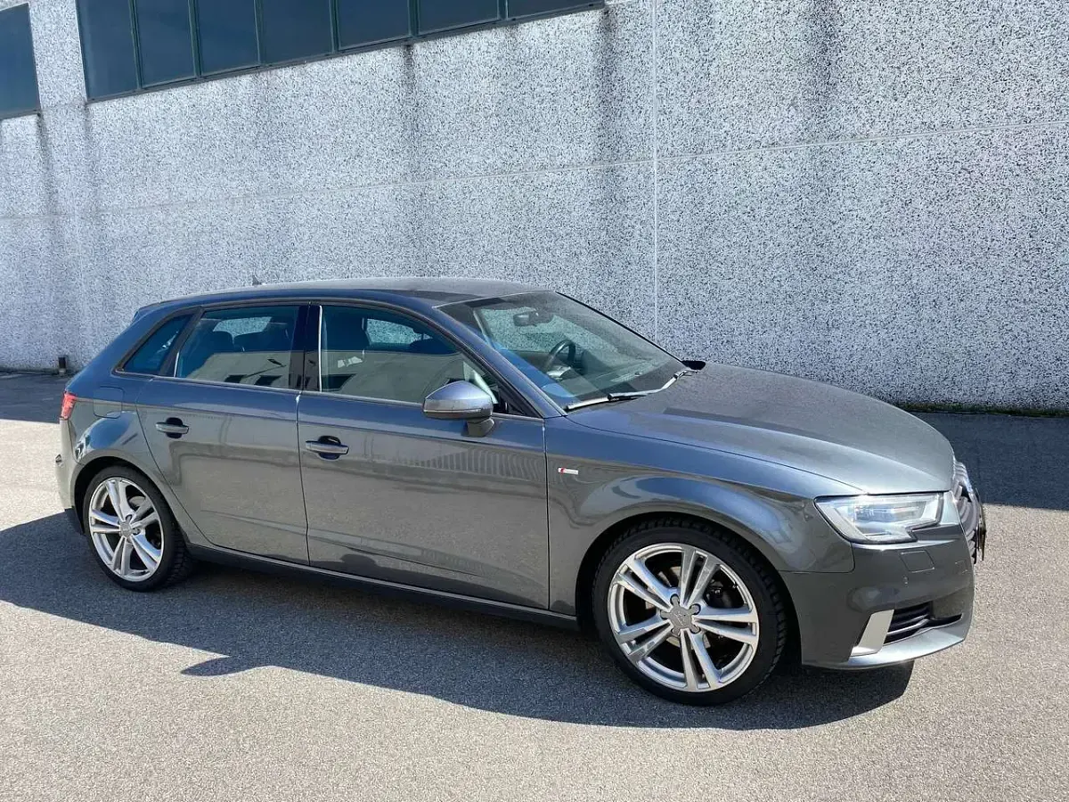 Usata Audi A3 S-Line 150 CV (110 kW) 2018 Grigio scuro Berlina