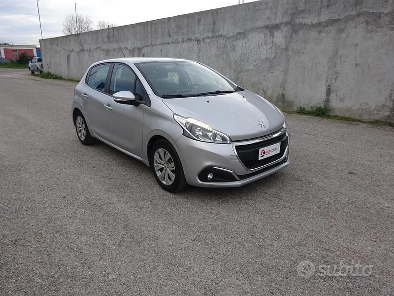 Usata Peugeot 208 Active 75 CV (55 kW) 2015 Grigio Utilitaria