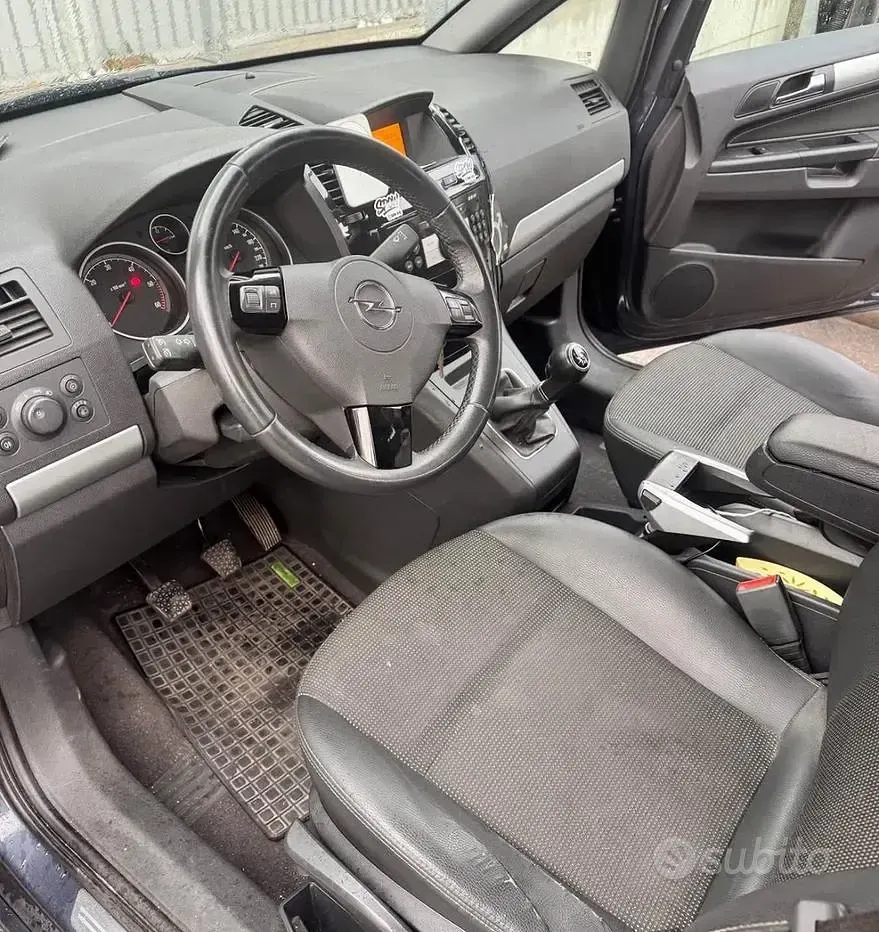 Usata Opel Zafira 125 CV (91 kW) 2011 Grigio Monovolume