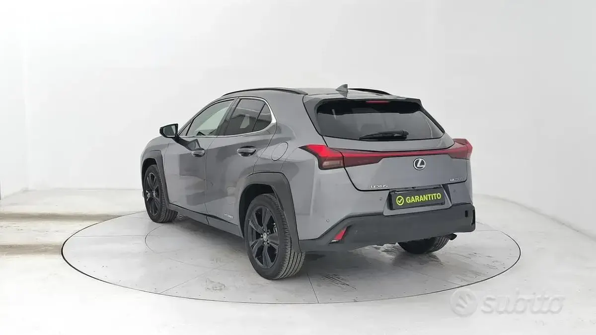 Usata Lexus UX 250h 184 CV (135 kW) 2022 Grigio SUV