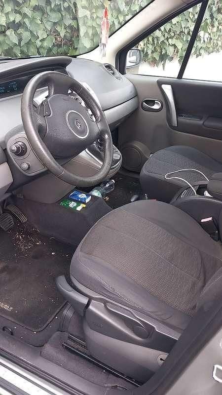 Usata Renault Scénic II Dynamique 106 CV (77 kW) 2008 Argento Monovolume