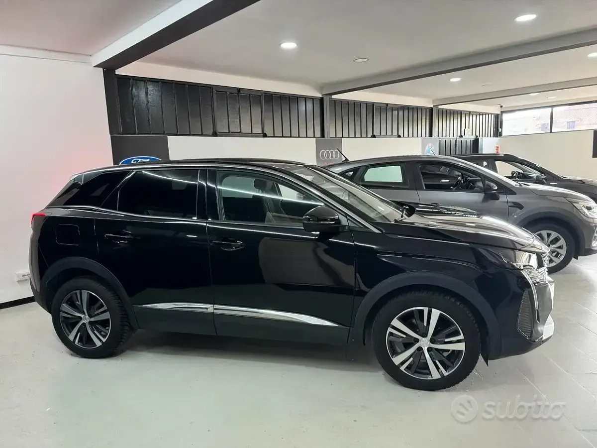Usata Peugeot 3008 Allure 131 CV (96 kW) 2023 Nero SUV