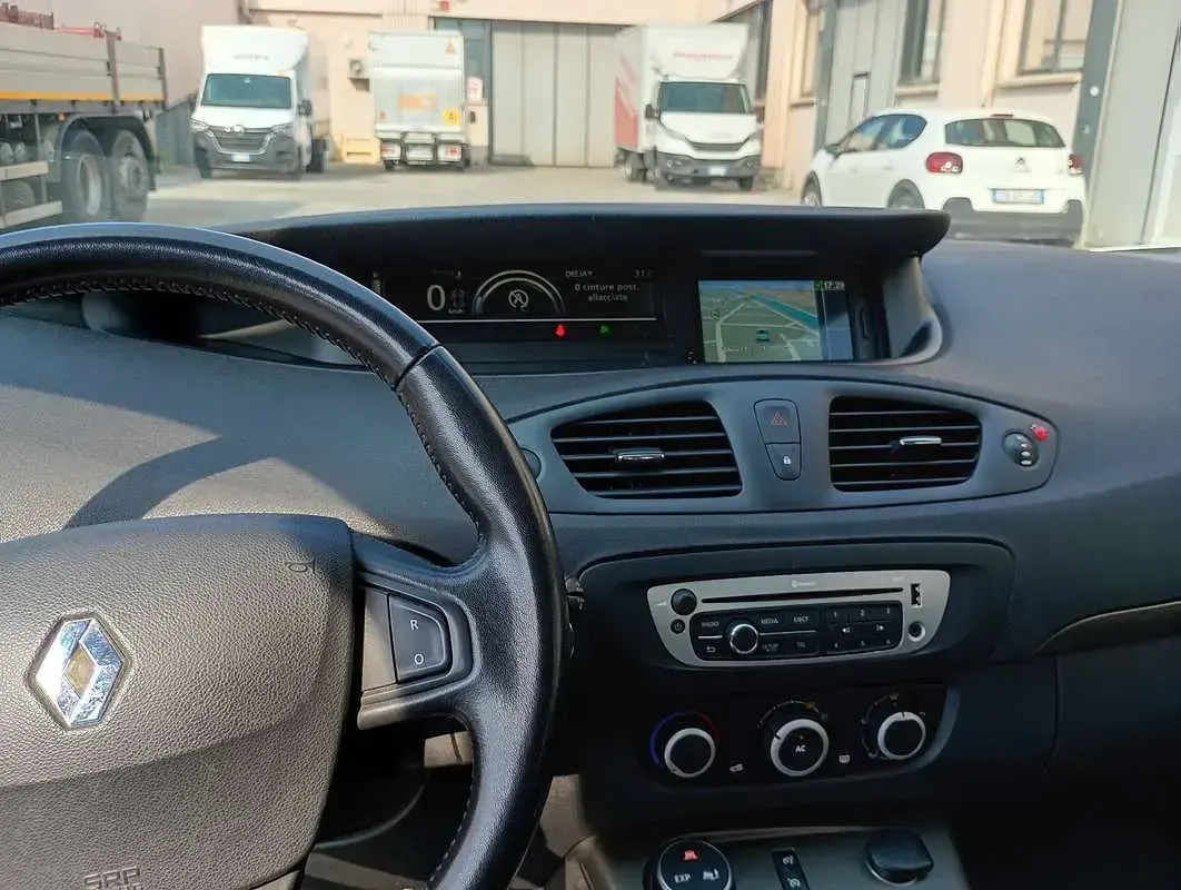 Usata Renault Scénic III 110 CV (80 kW) 2013 Bianco Monovolume