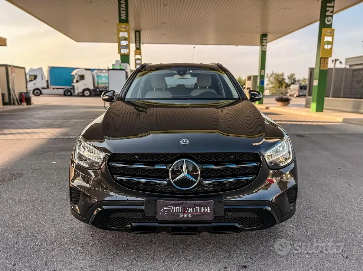 Usata Mercedes GLC300 245 CV (180 kW) 2020 Grigio SUV