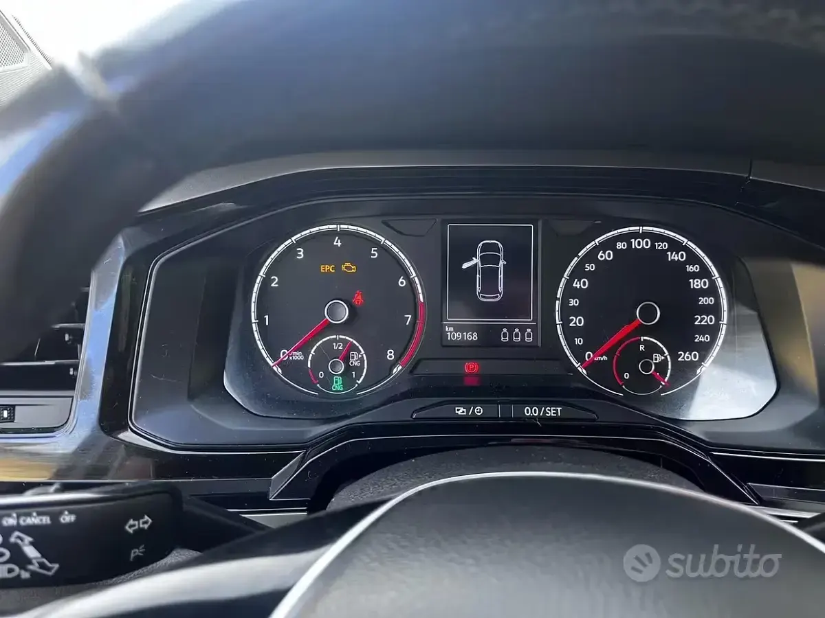 Usata VW Polo R-line 90 CV (66 kW) 2020 Grigio Utilitaria