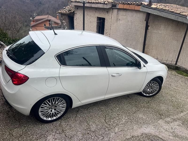 Usata Alfa Romeo Giulietta 120 CV (88 kW) 2011 Bianco Utilitaria