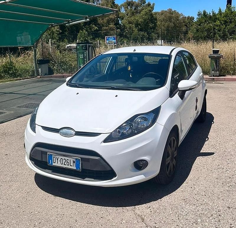 Usata Ford Fiesta 68 CV (50 kW) 2008 Bianco Utilitaria