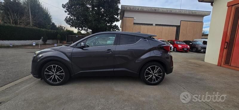 Grigio Usata 2020 Toyota C-HR Lounge SUV | 19.900 € (Buon prezzo) - Immagine 1/4