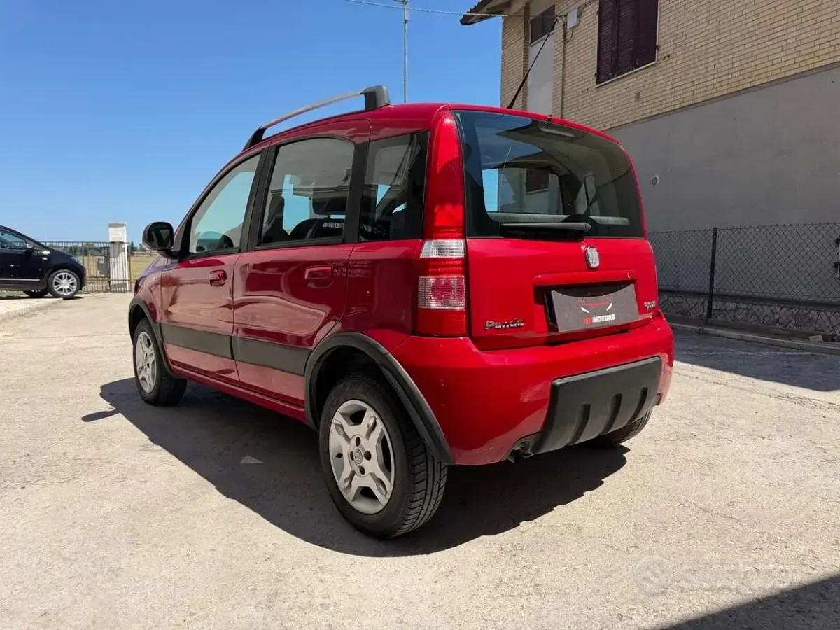 Usata Fiat Panda Climbing 69 CV (50 kW) 2011 Rosso Utilitaria