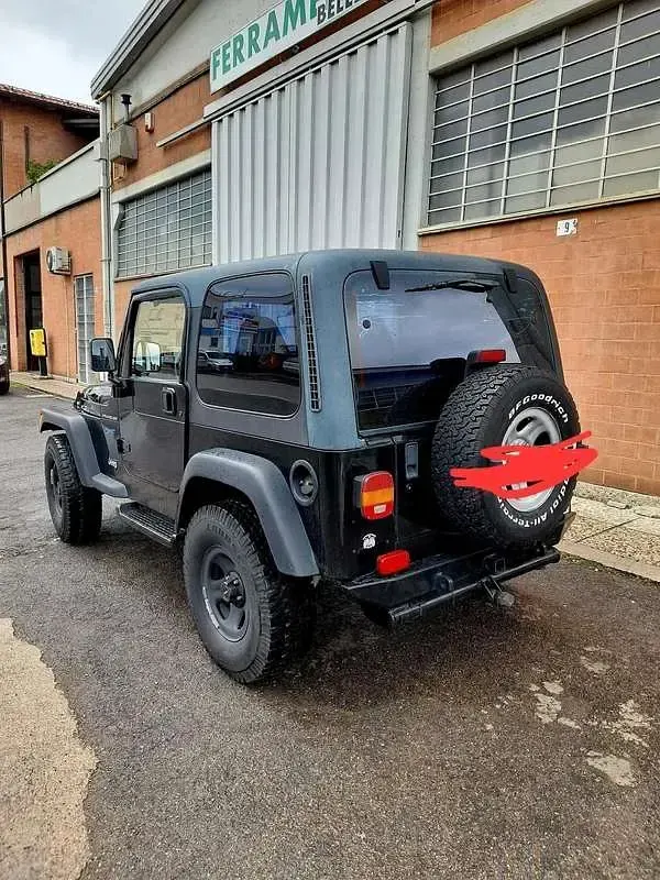 Usata Jeep Wrangler Sport 118 CV (86 kW) 1998 Nero SUV