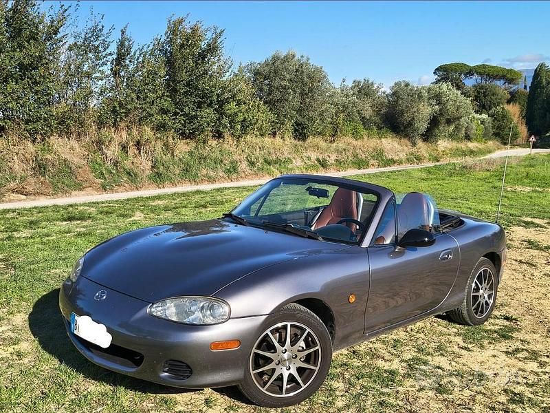 Usata Mazda MX5 110 CV (80 kW) 2002 Grigio Cabrio