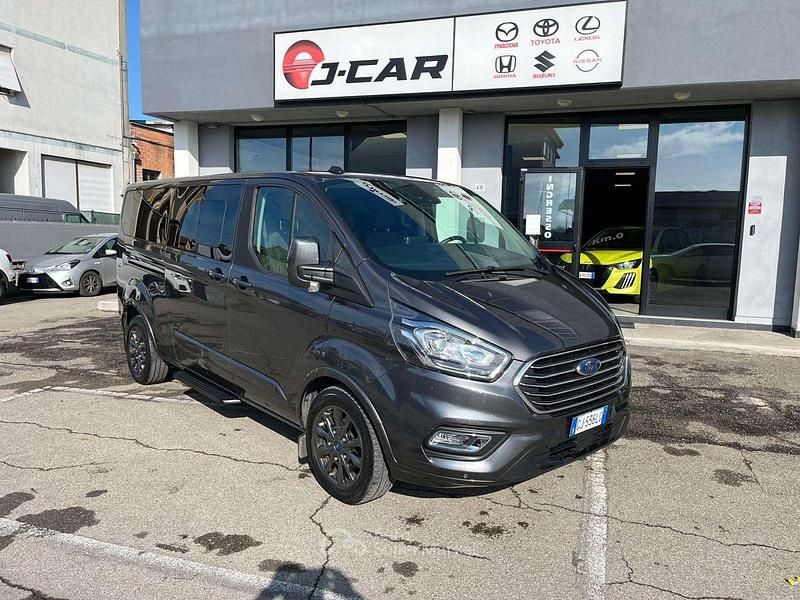 Usata Ford Tourneo Titanium 131 CV (96 kW) 2022 Meteor gray Monovolume