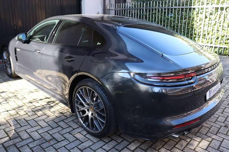 Usata Porsche Panamera 330 CV (242 kW) 2019 Grigio Berlina