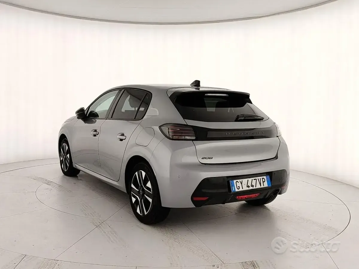 Usata Peugeot 208 Allure 101 CV (74 kW) 2025 Grigio Utilitaria