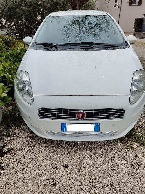 Usata Fiat Grande Punto 75 CV (55 kW) 2009 Bianco Utilitaria