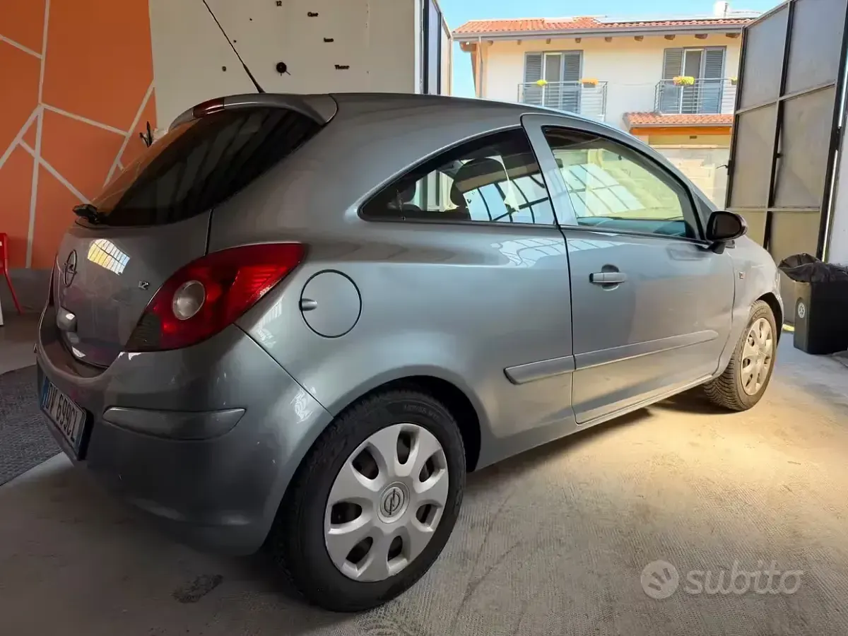 Usata Opel Corsa Enjoy 75 CV (55 kW) 2009 Grigio Utilitaria
