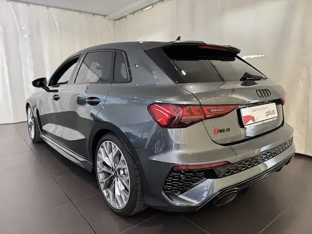 Käytetty Audi RS3 Sportback Ambiente 400 HP (294 kW) 2023 Harmaa Viistoperä