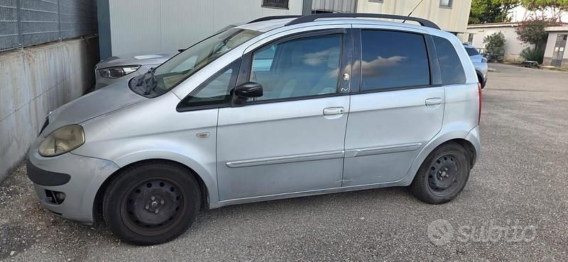 Usata Lancia Musa 90 CV (66 kW) 2006 Grigio Monovolume