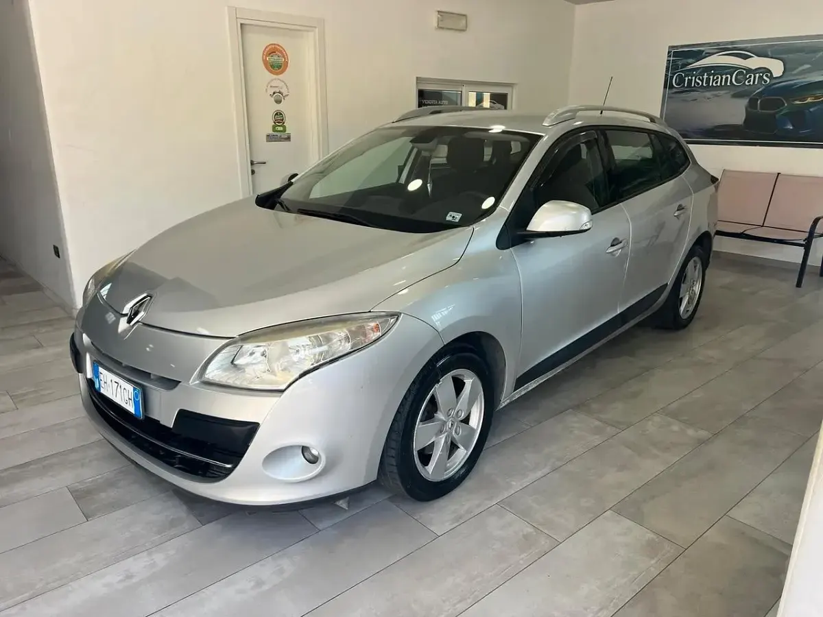 Usata Renault Mégane GrandTour 110 CV (80 kW) 2011 Argento Station wagon