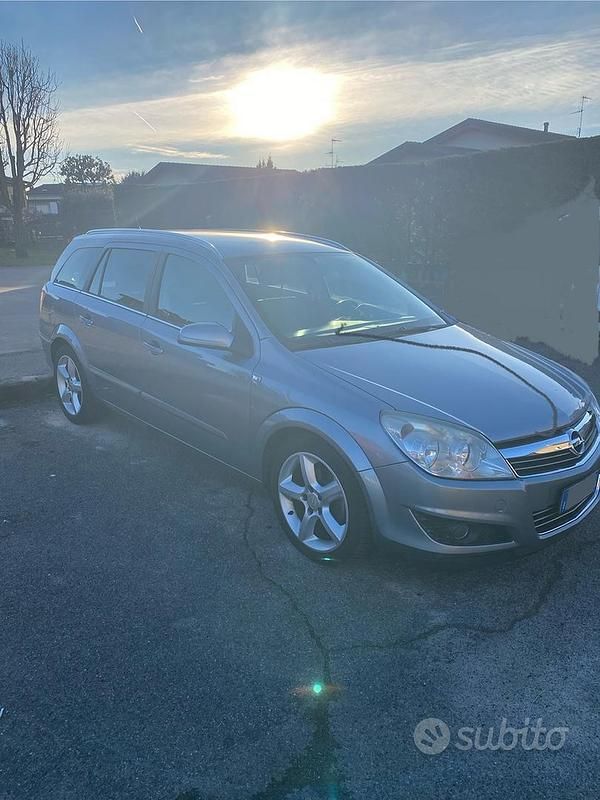 Usata Opel Astra Cosmo 101 CV (74 kW) 2007 Grigio Station wagon