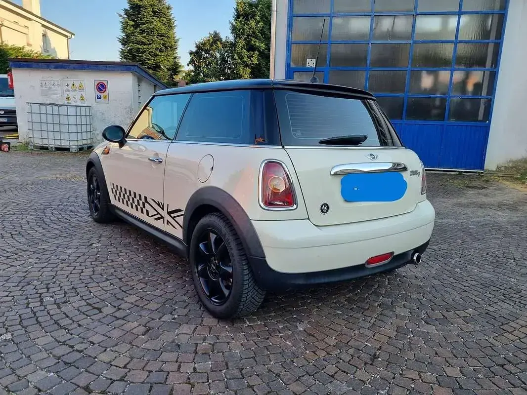 Usata Mini Cooper D 109 CV (80 kW) 2008 Bianco Utilitaria