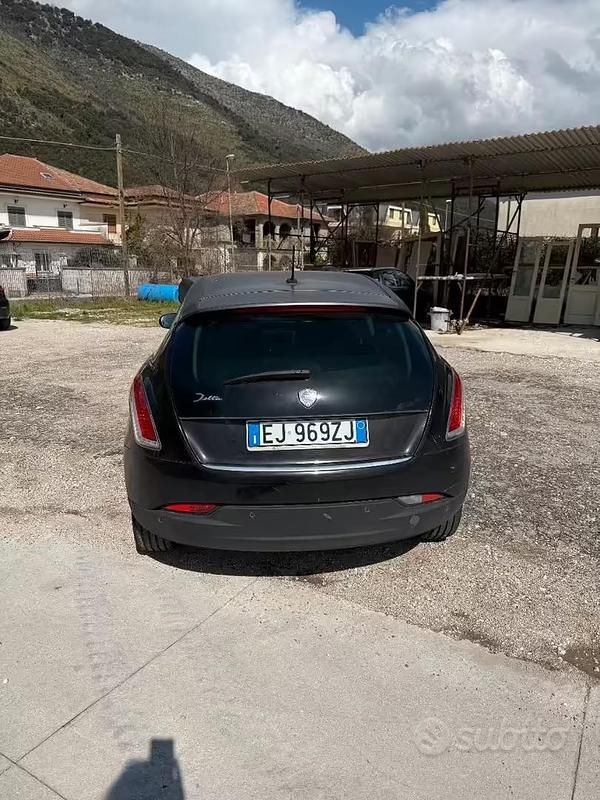 Usata Lancia Delta 120 CV (88 kW) 2011 Nero Utilitaria